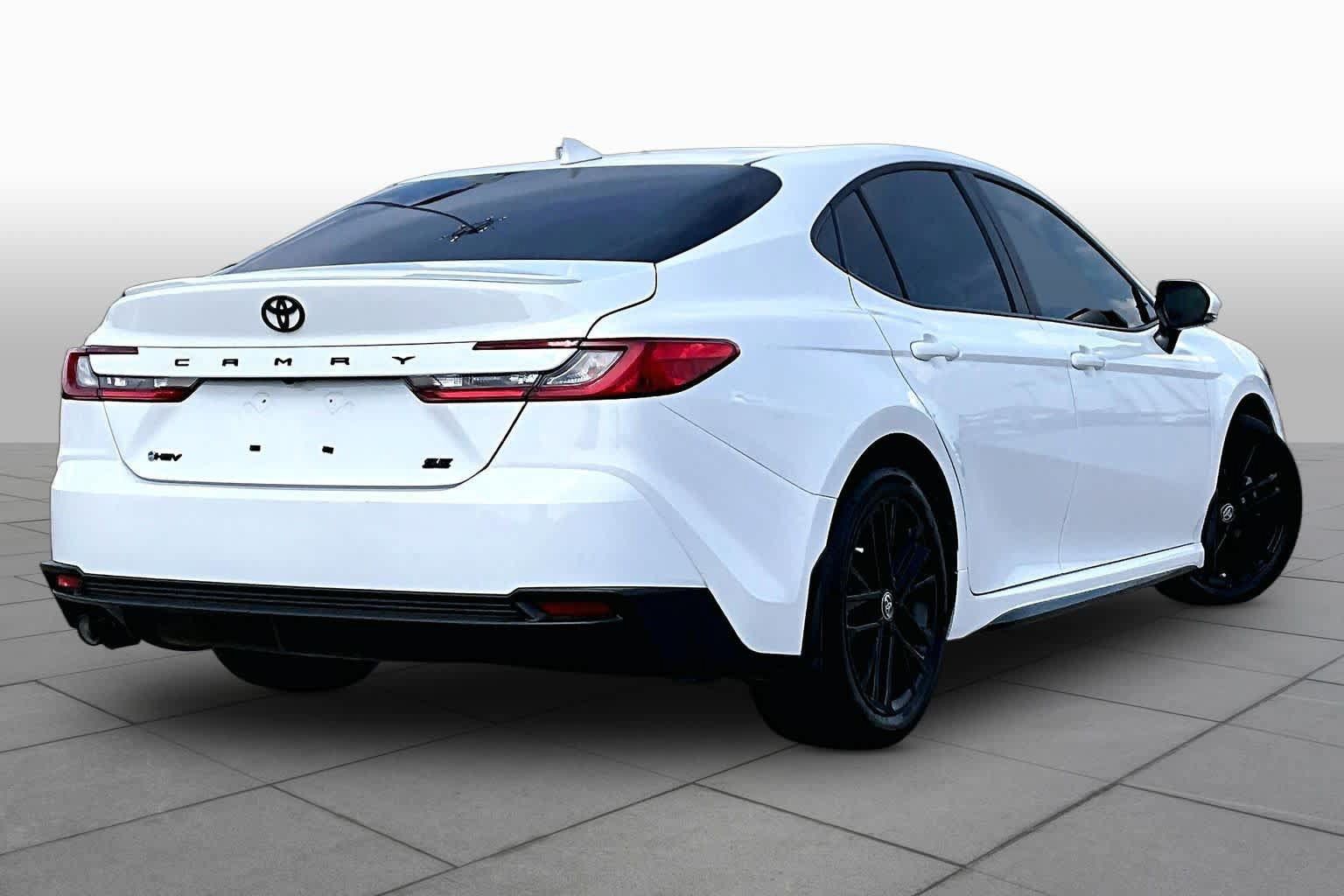 Used 2026 Toyota Camry SE w/ Convenience Package FWD image 13