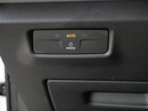 Used 2025 Volkswagen Tiguan SE w/ Panoramic Sunroof Package AWD/4WD image 26