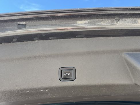 Used 2021 Chevrolet Tahoe LT w/ LT Signature Package image 23