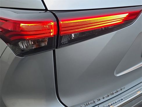 Used 2022 Toyota Highlander Platinum image 37