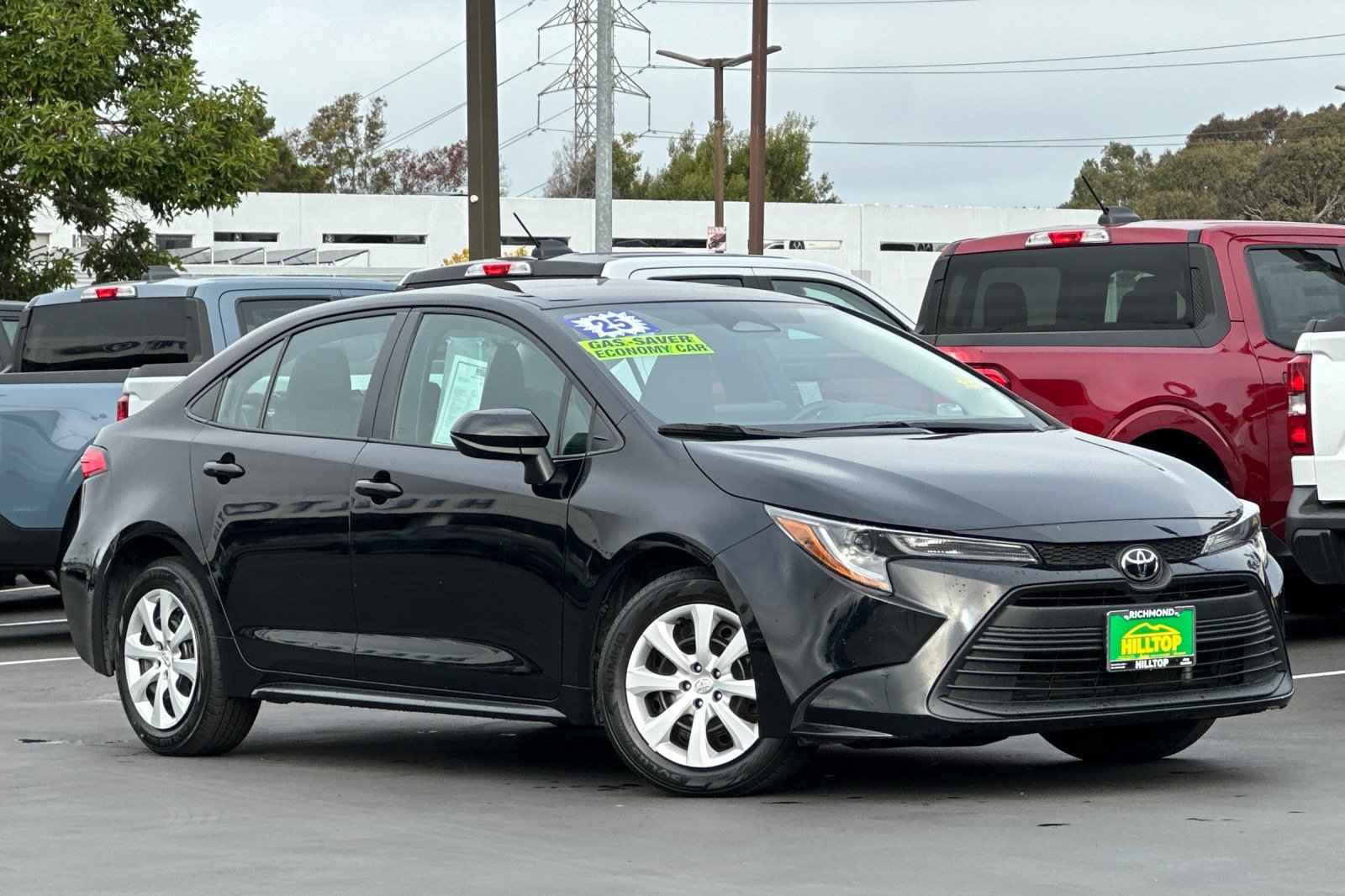 Used 2025 Toyota Corolla LE FWD image 2
