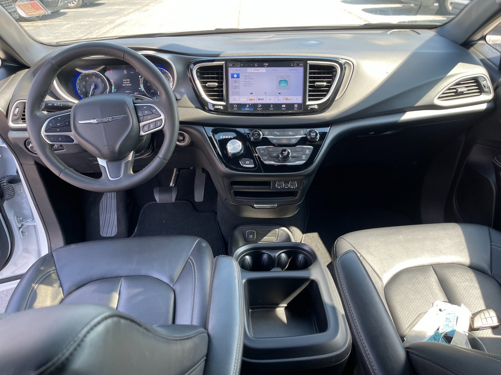 Used 2025 Chrysler Pacifica Select FWD image 16