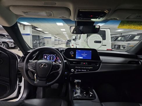 Used 2023 Lexus ES 350 image 9