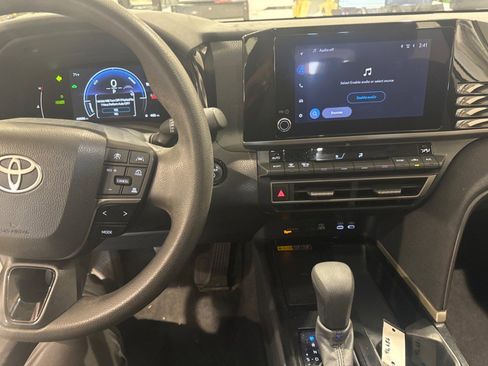 Certified 2025 Toyota Camry LE image 38