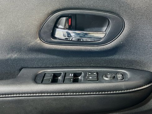 Used 2021 Honda HR-V LX image 13