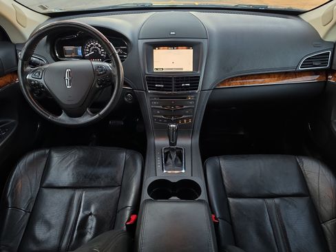 Used 2019 Lincoln MKT AWD image 21