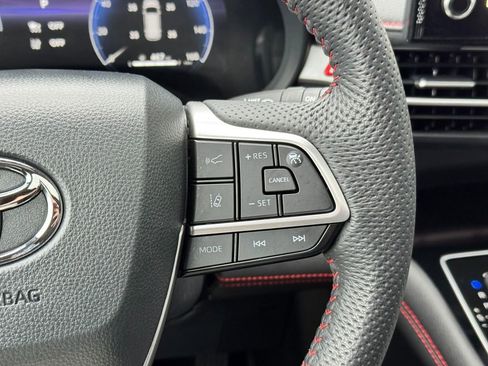 Used 2025 Toyota Sienna XSE w/ XSE Premium Package image 29