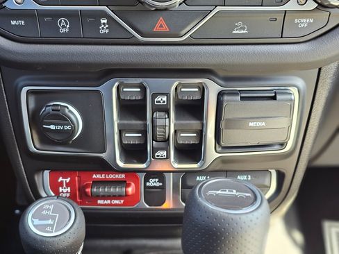 New 2026 Jeep Gladiator Mojave image 13