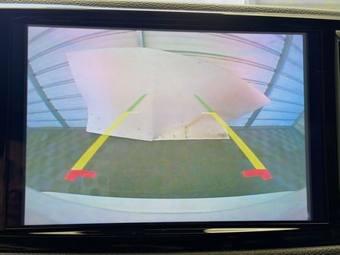 Used 2025 Chrysler Pacifica Select image 16