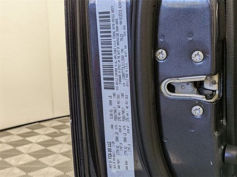 Used 2020 RAM 1500 Classic SLT image 28