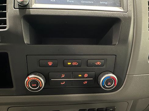 Used 2021 Nissan NV 2500 S image 27