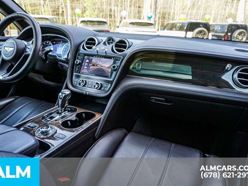 Used 2019 Bentley Bentayga image 26