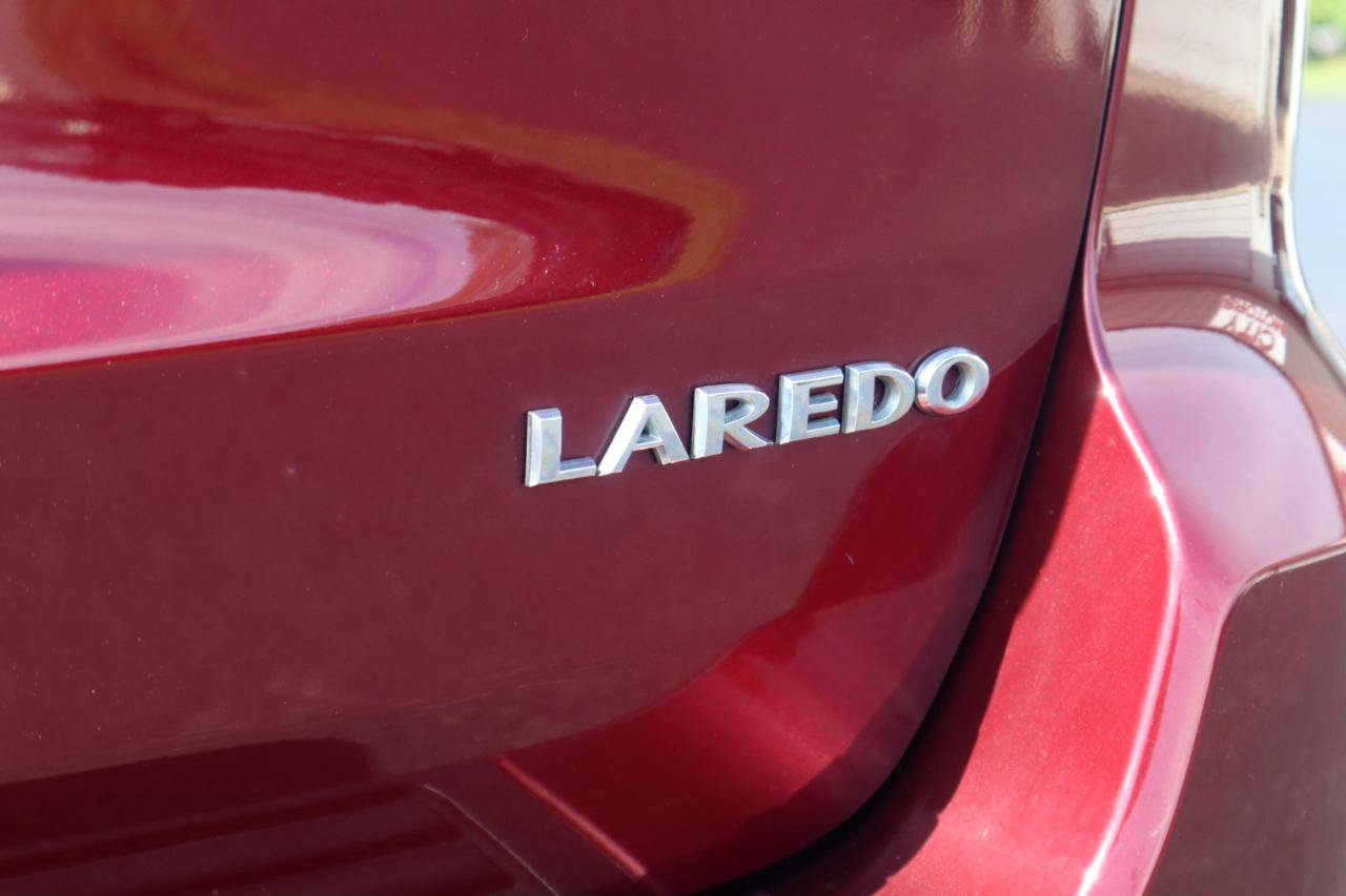 Used 2018 Jeep Grand Cherokee Laredo AWD/4WD image 29