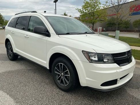 Used 2017 Dodge Journey SE w/ Flexible Seating Group FWD image 2