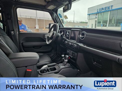 Used 2022 Jeep Gladiator Overland w/ Popular Equipment Package AWD/4WD image 17