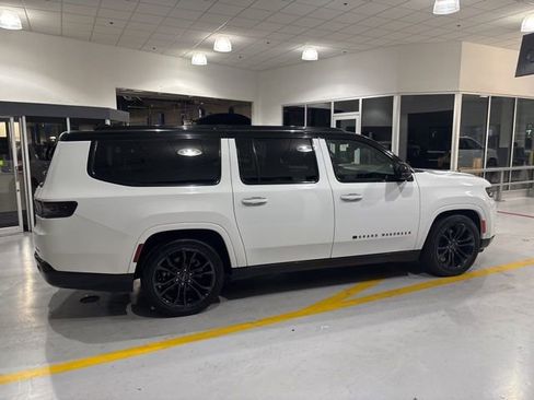 Used 2024 Jeep Grand Wagoneer L Series II w/ Quick Order Packagew 28T AWD/4WD image 10