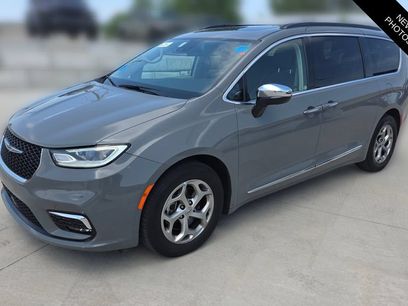 Used 2023 Chrysler Pacifica Limited