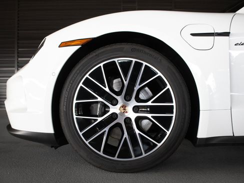 Certified 2026 Porsche Taycan AWD/4WD image 12