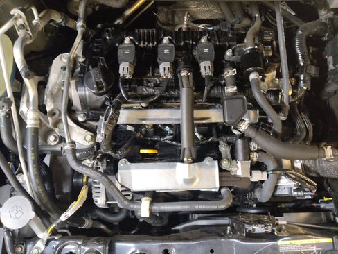 Used 2025 Nissan Versa S w/ Trunk Package FWD image 30