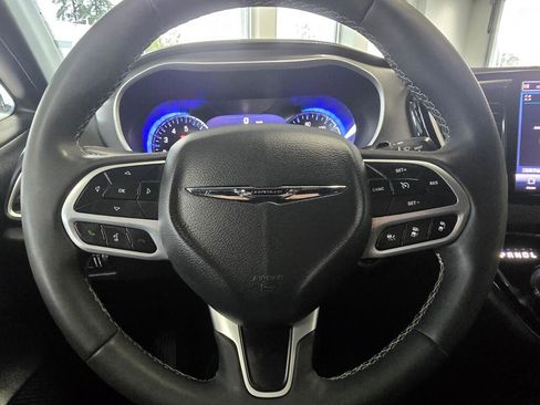 Used 2025 Chrysler Pacifica Select image 26