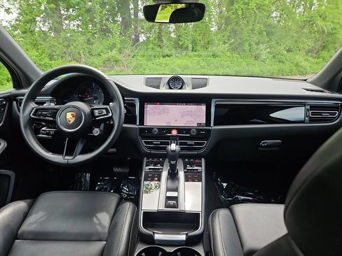 Certified 2026 Porsche Macan AWD/4WD image 11