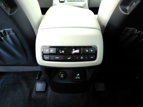 Used 2024 Hyundai Palisade Limited FWD image 30