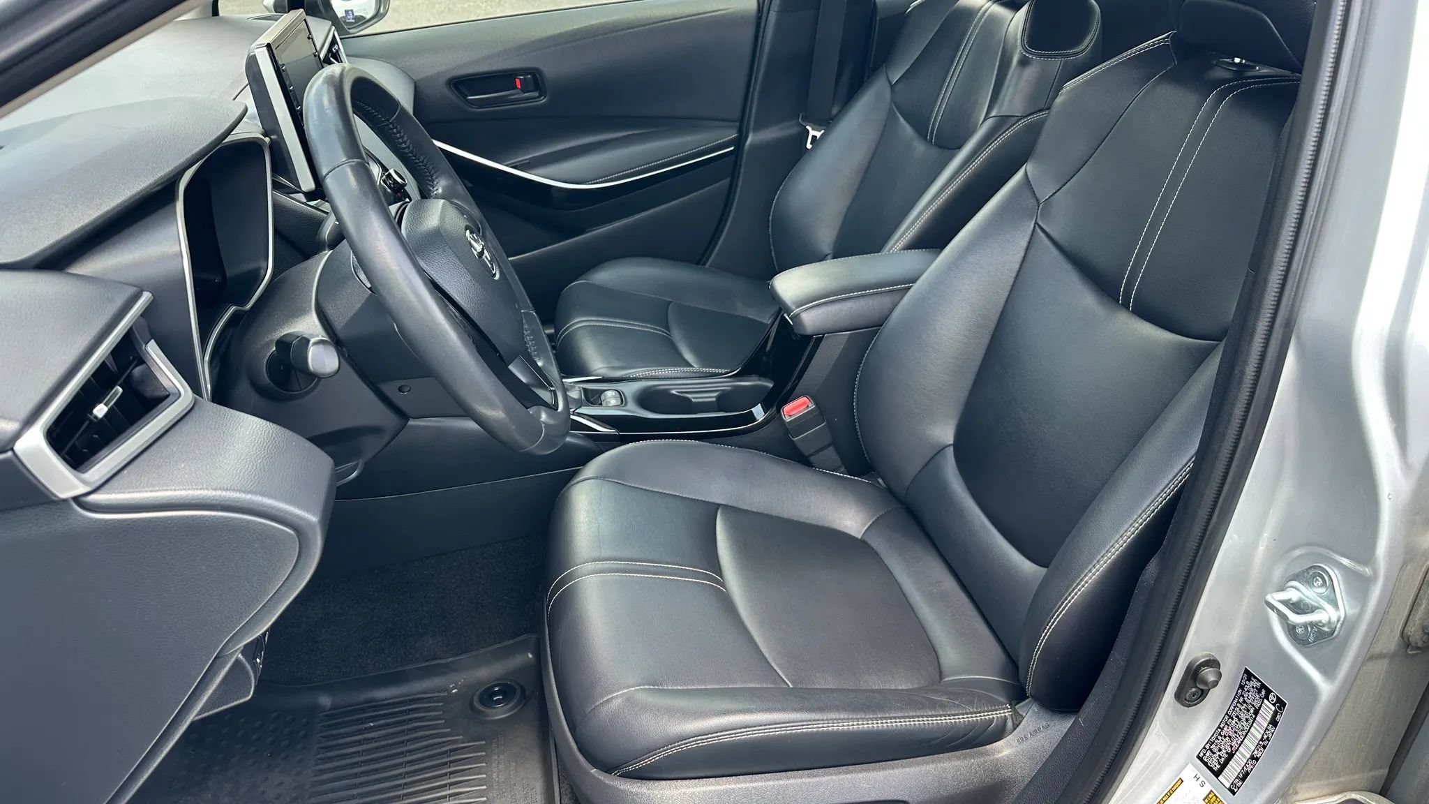 Used 2022 Toyota Corolla LE w/ Premium Interior Package FWD image 18