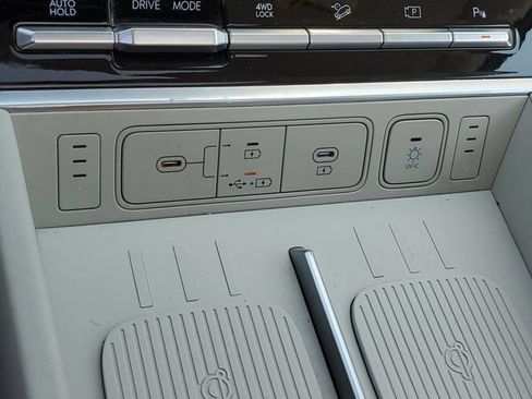 Used 2025 Hyundai Santa Fe Calligraphy AWD/4WD image 30