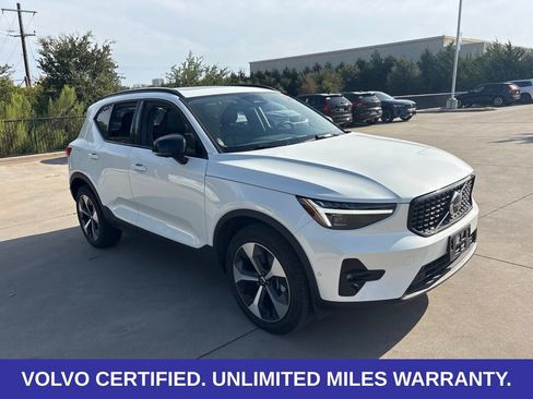 Certified 2026 Volvo XC40 B5 Plus AWD/4WD image 3