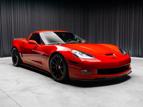 Used 2009 Chevrolet Corvette Z06 w/ Preferred Equipment Group RWD image 6