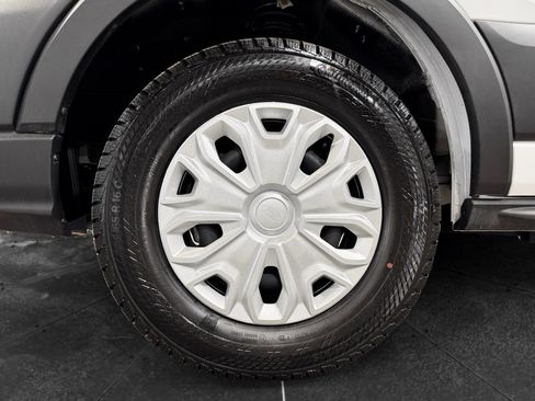 Used 2024 Ford E-Transit Low Roof RWD image 34
