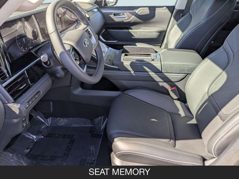 New 2026 INFINITI QX80 Luxe image 14