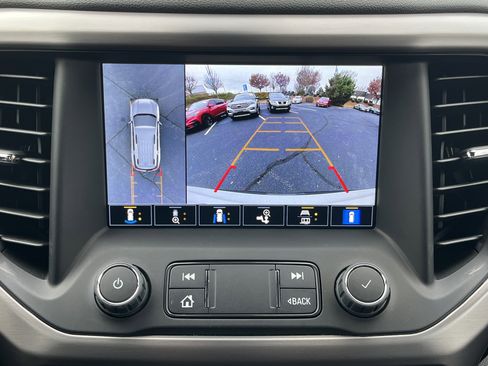 Used 2022 GMC Acadia AT4 w/ Technology Package image 4