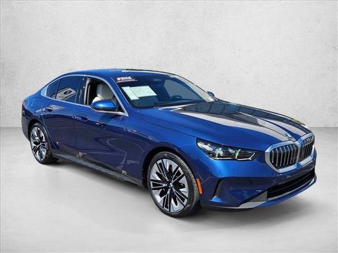 Certified 2024 BMW 530i w/ Convenience Package RWD image 3