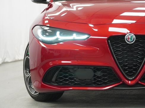 Used 2024 Alfa Romeo Giulia Veloce image 7