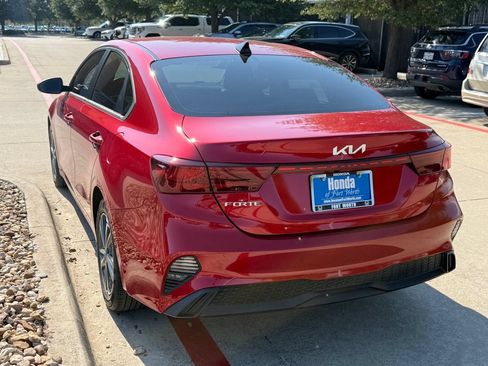 Used 2023 Kia Forte LXS FWD image 3