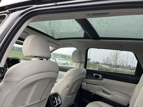 Used 2023 Kia Sorento SX Prestige image 16