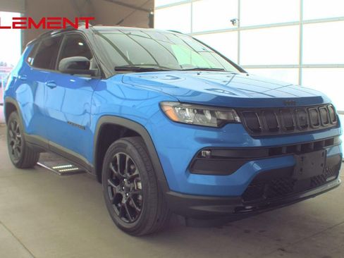 Used 2022 Jeep Compass Altitude w/ Convenience Group AWD/4WD image 3