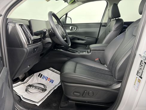 Used 2025 Kia Sorento S w/ Panoramic Sunroof Package image 14