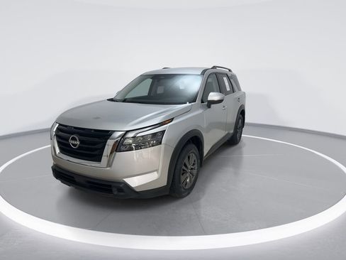 Used 2023 Nissan Pathfinder SV AWD/4WD image 4