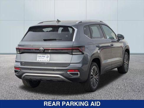 New 2026 Volkswagen Taos SE FWD image 5
