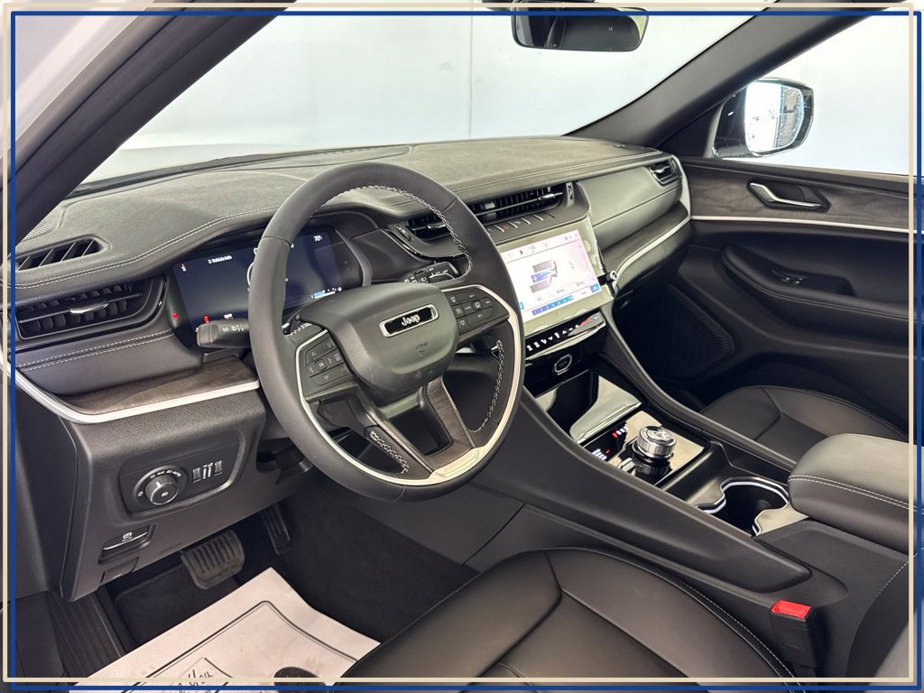 Used 2026 Jeep Grand Cherokee Limited AWD/4WD image 15