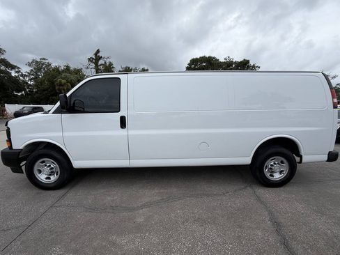 Used 2017 Chevrolet Express 2500 Extended RWD image 5