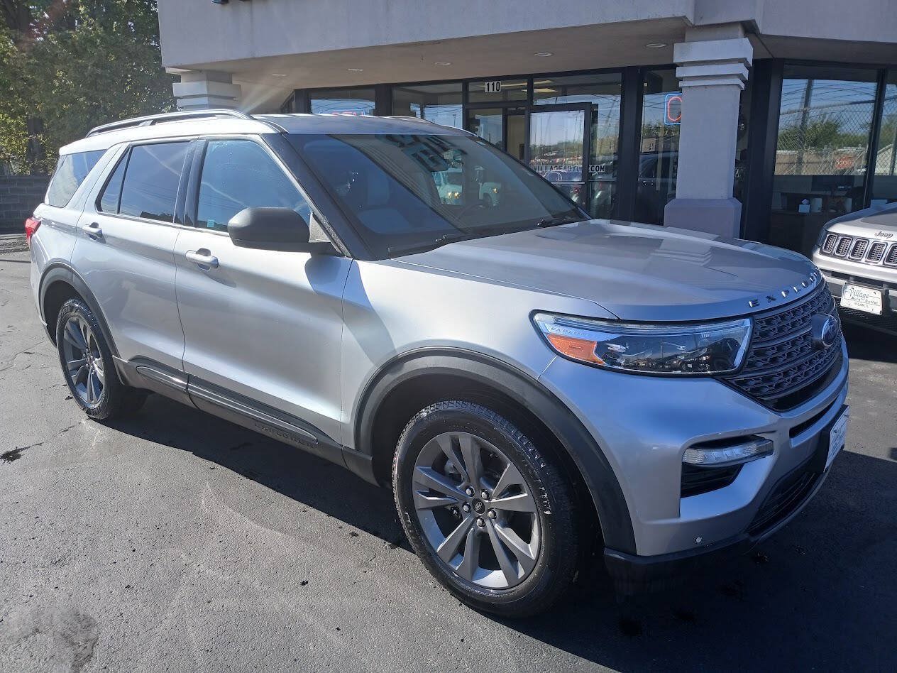 Used 2021 Ford Explorer XLT w/ Equipment Group 202A AWD/4WD image 9