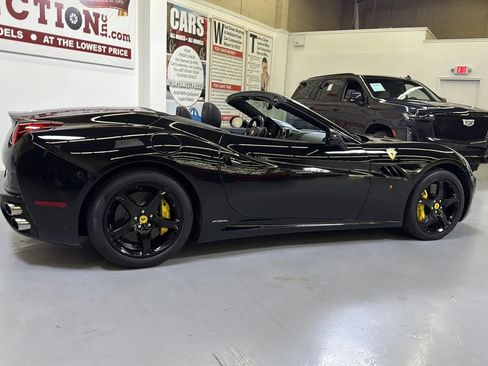 Used 2010 Ferrari California image 13