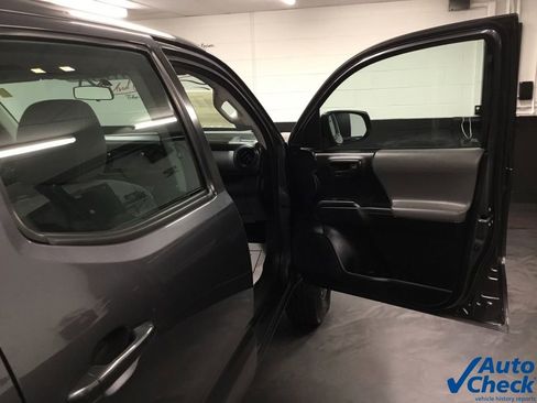 Used 2017 Toyota Tacoma SR image 43