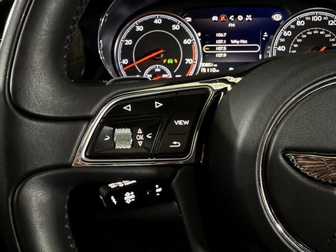 Used 2017 Bentley Bentayga AWD/4WD image 34
