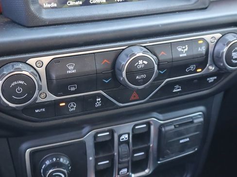 Used 2023 Jeep Gladiator Rubicon w/ Trailer Tow Package AWD/4WD image 21