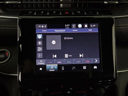 Used 2023 Jeep Grand Cherokee L Laredo image 22