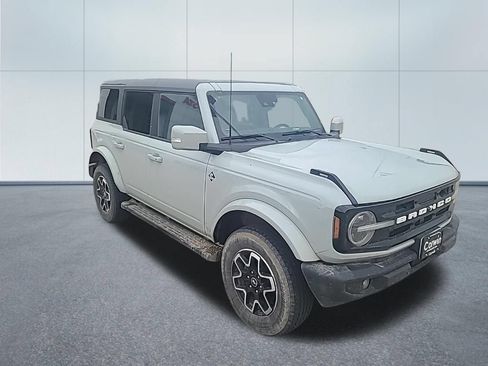 Used 2024 Ford Bronco Outer Banks AWD/4WD image 2